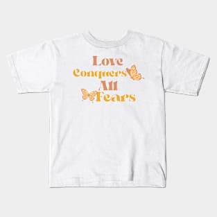 Love conquers all fears Kids T-Shirt